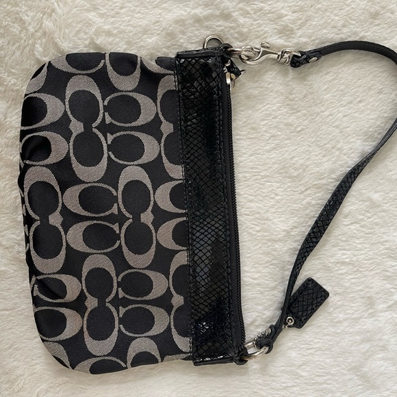 Coach large Wristlet EUC - Picture 6 of 6